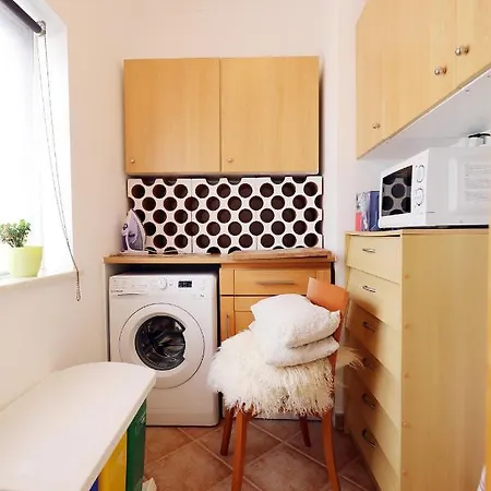 C03 - Gale In Apartment *